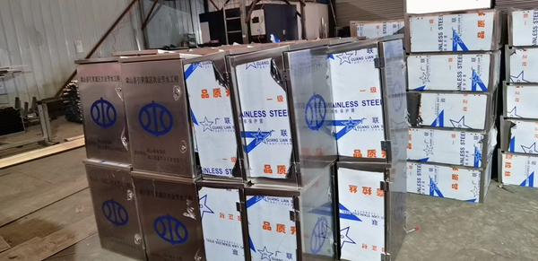 不锈钢设备箱.jpg